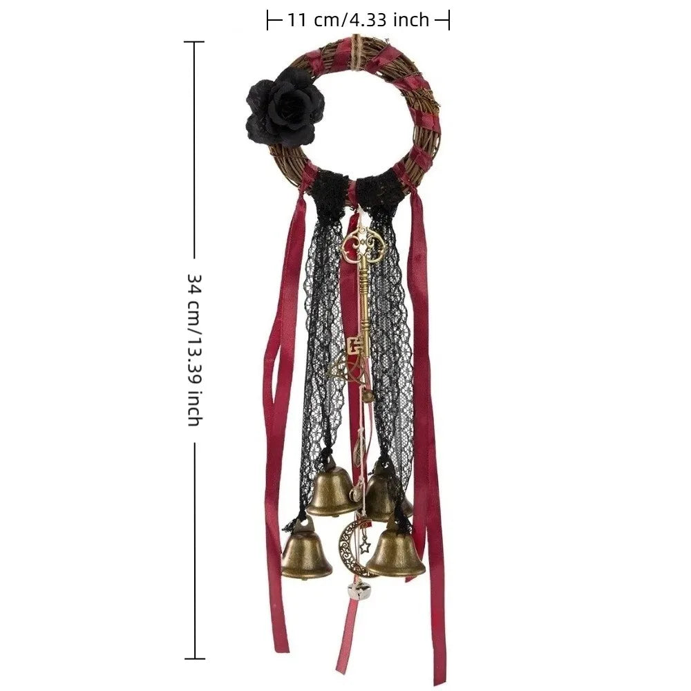 décoration boho chic couronne osier fleurs noires rubans dentelle cloches dorées porte