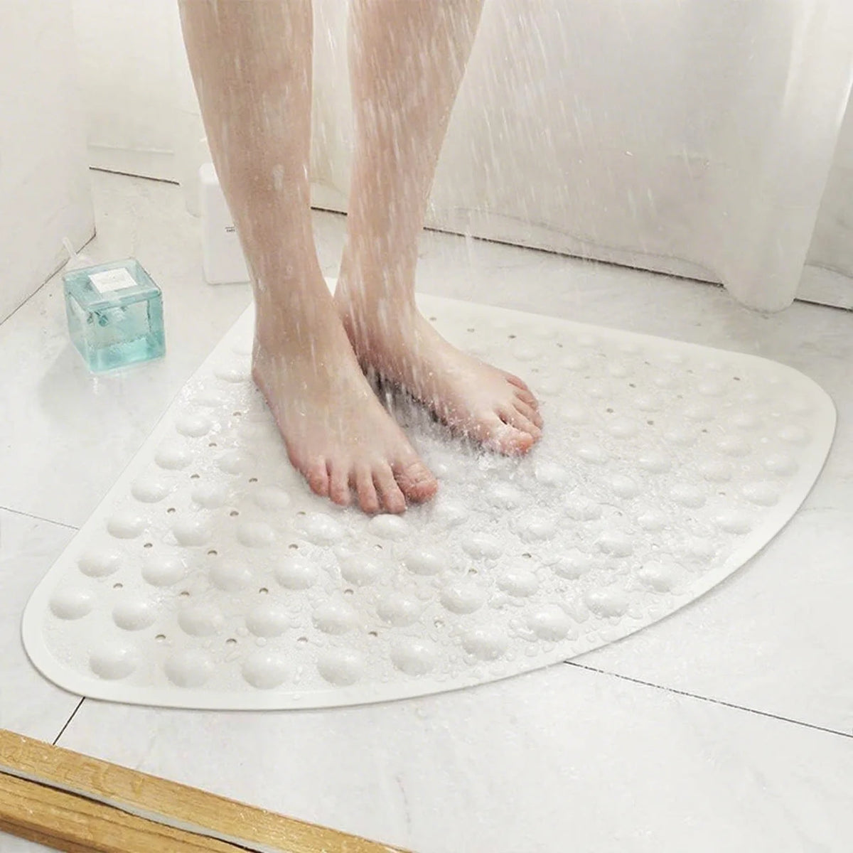 tapis bain massant antidérapant texture bosses gris moderne salle bain suction cup pvc respectueux
