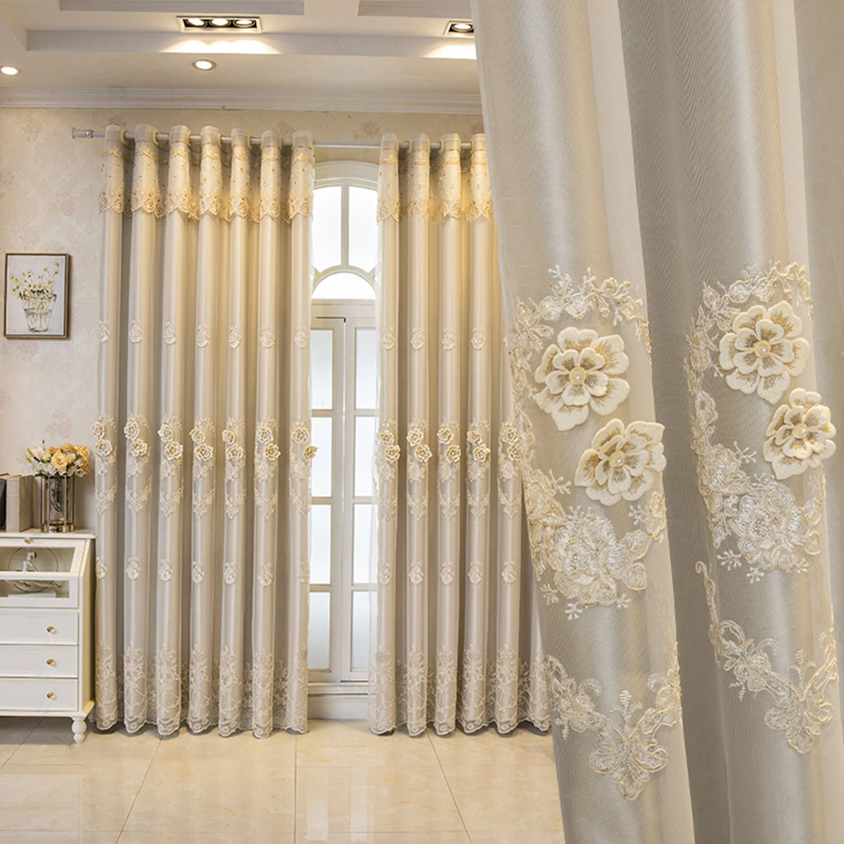 rideau classique brodé floral beige clair opacité transparence anneaux salon chambre coucher decoration maison