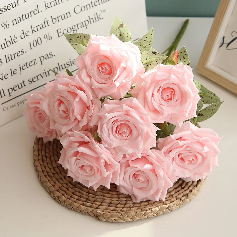 Bouquet roses artificielles blanches rouges modernes décoration intérieure élégante mariage anniversaire