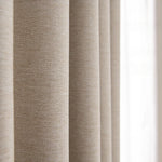 Rideau beige élégant pour salon, offrant une ambiance chaleureuse et accueillante. Idéal pour contrôler la luminosité tout en ajoutant une touche moderne à la décoration intérieure. Accessoire parfait pour un style contemporain.