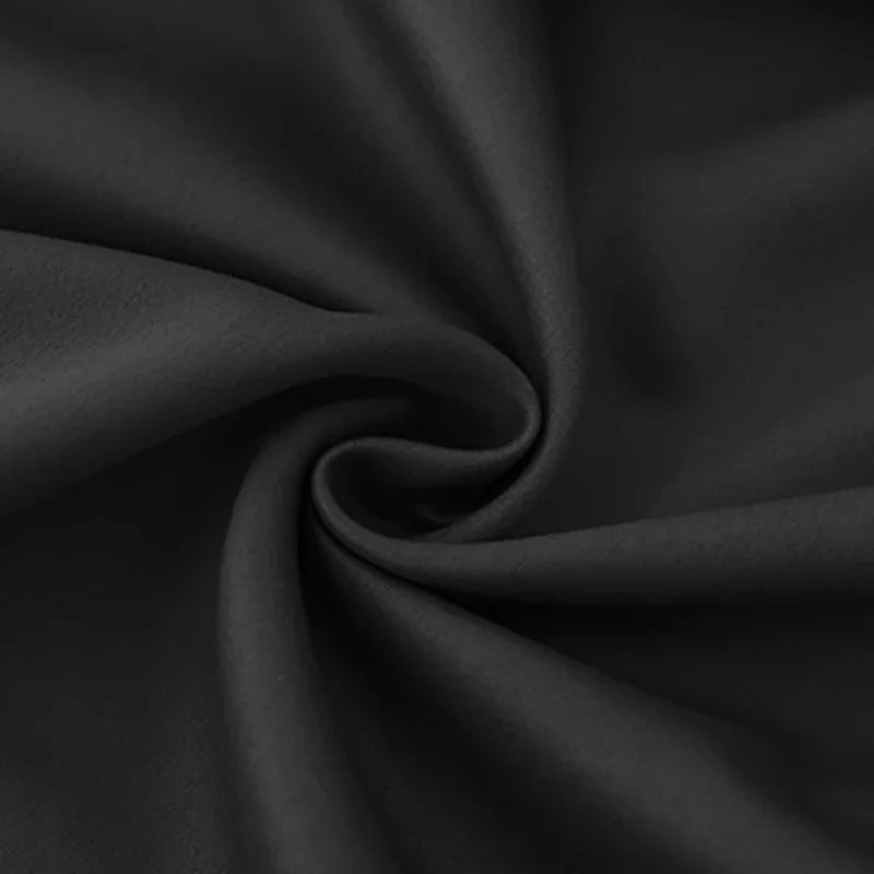 Texture douce et élégante en spirale noire, idéal pour la mode ou la décoration intérieure, ajoutant une touche sophistiquée à tout design ou projet créatif.