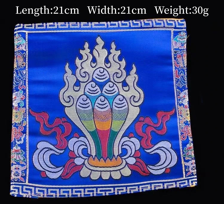 serviettes traditionnelles multicolores brodées motifs floraux géométriques opaques