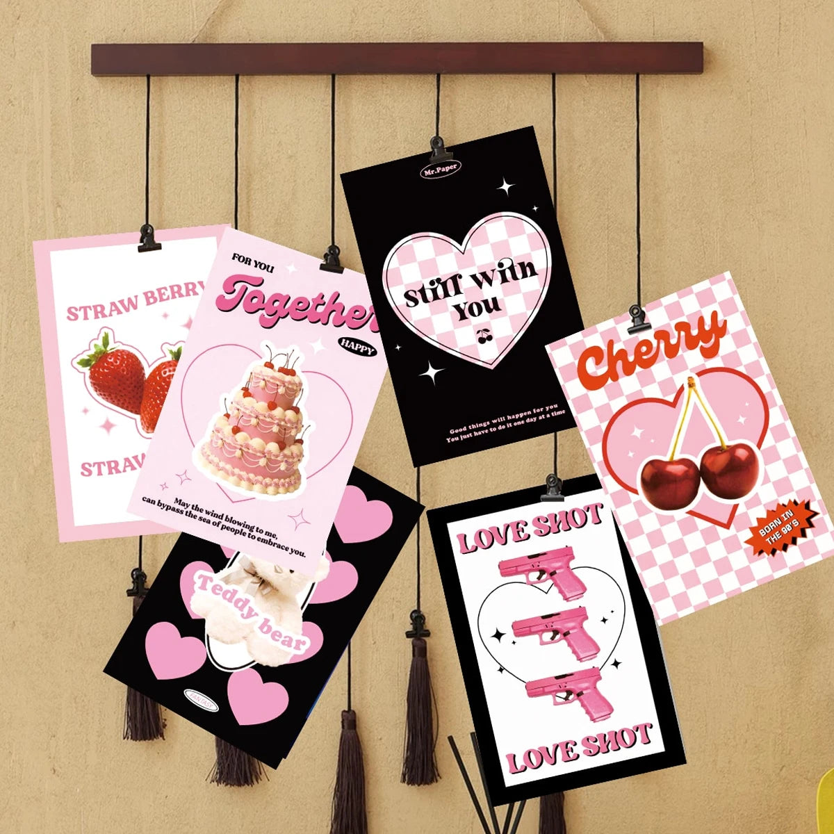 affiches kawaii girly moderne motifs fruits pompons tringle bois cartes décoratives rose rouge blanc