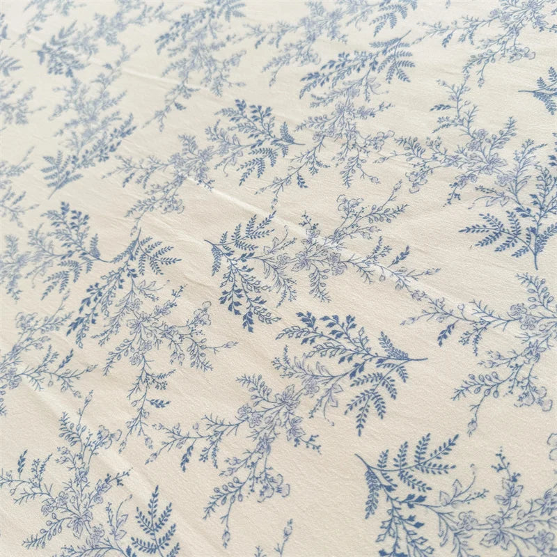 drap housse lit élastique motif fleurs feuilles beige bleu clair classique romantique coton