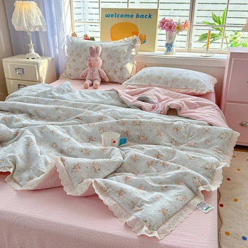 litre couverture fleurs romantique gris rouge blanc dentelle bordure chambre fille