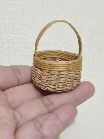 miniature panier osier rustique accessoires maison poupée décoration rangement paille naturel artisanal