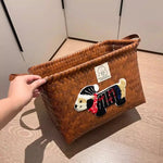 panier rangement rotin tissé marron clair brodé chien rustique poignées cuir décoration maison