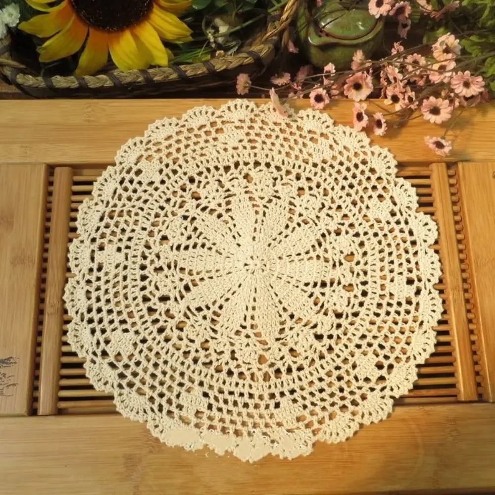 napperons crochetés vintage rustique blanc crème rouge jaune vert
