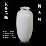 Vase de style oriental, de couleur blanche, avec des dimensions précises indiquées.