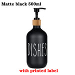distributeur savon liquide cuisine pompe bois bouteille blanche noire vaisselle mains pot verre