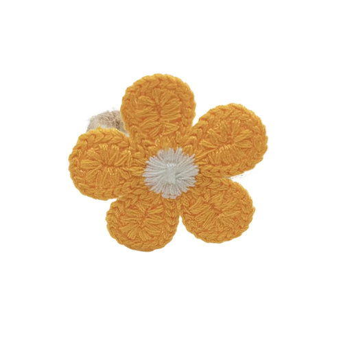 fleurs crochetées main artisanale tringle decoration table mariage pique nique brunch après midi thé