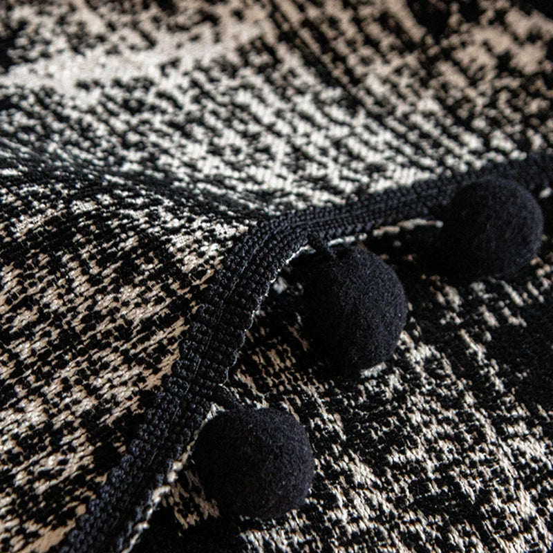 housse canapé moderne blanche taches noires pompons décoratifs protection salon tissu polyester élégant