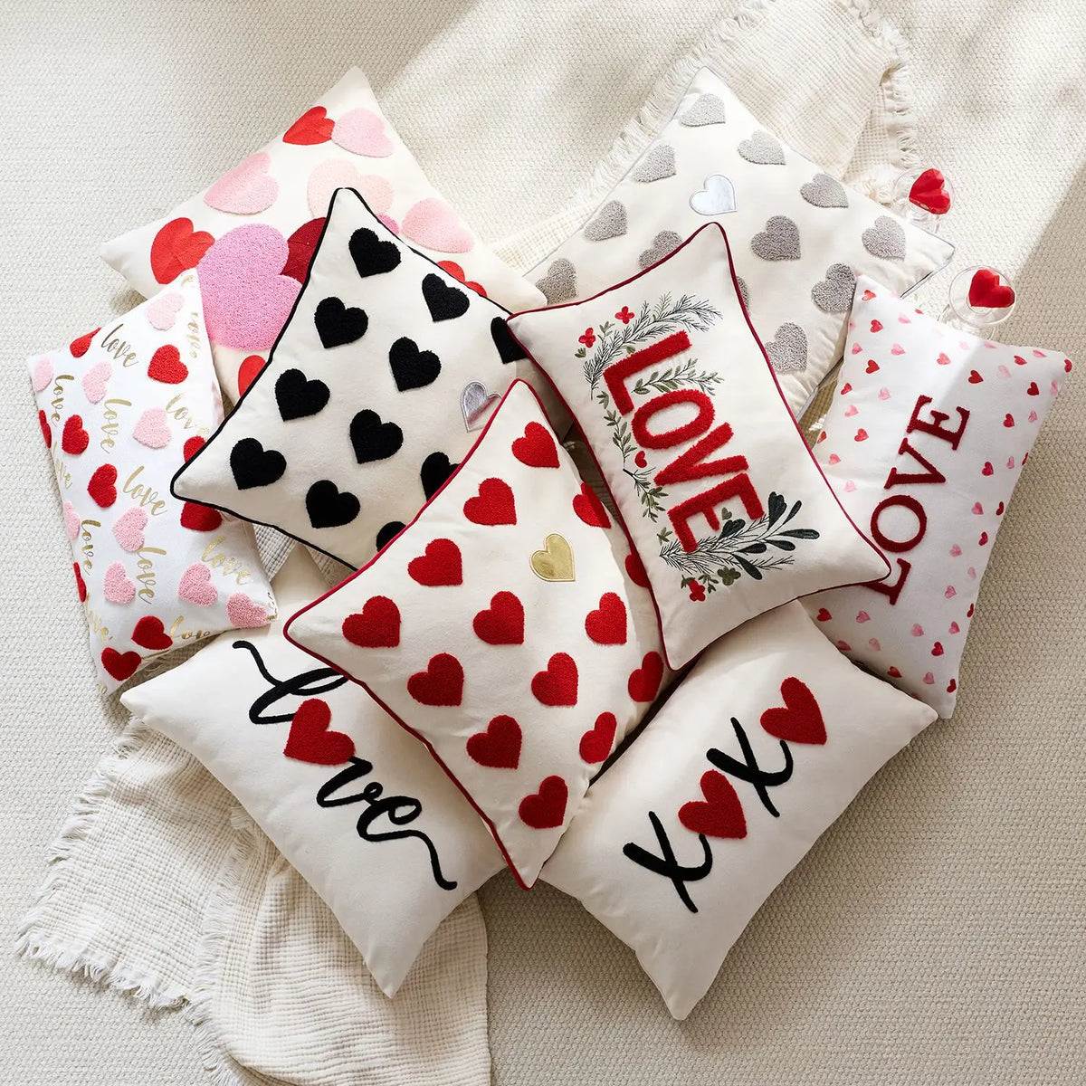 housse coussin brodé cœur love moderne blanc rouge rose fixation décoration intérieure voiture