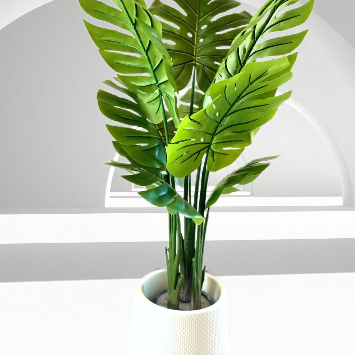 plantes artificielles vertes feuilles grandes moderne pot support métallique exposition extérieure