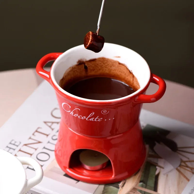 fondue chocolat moderne tasses lait rouge noir blanc cuillère bougie