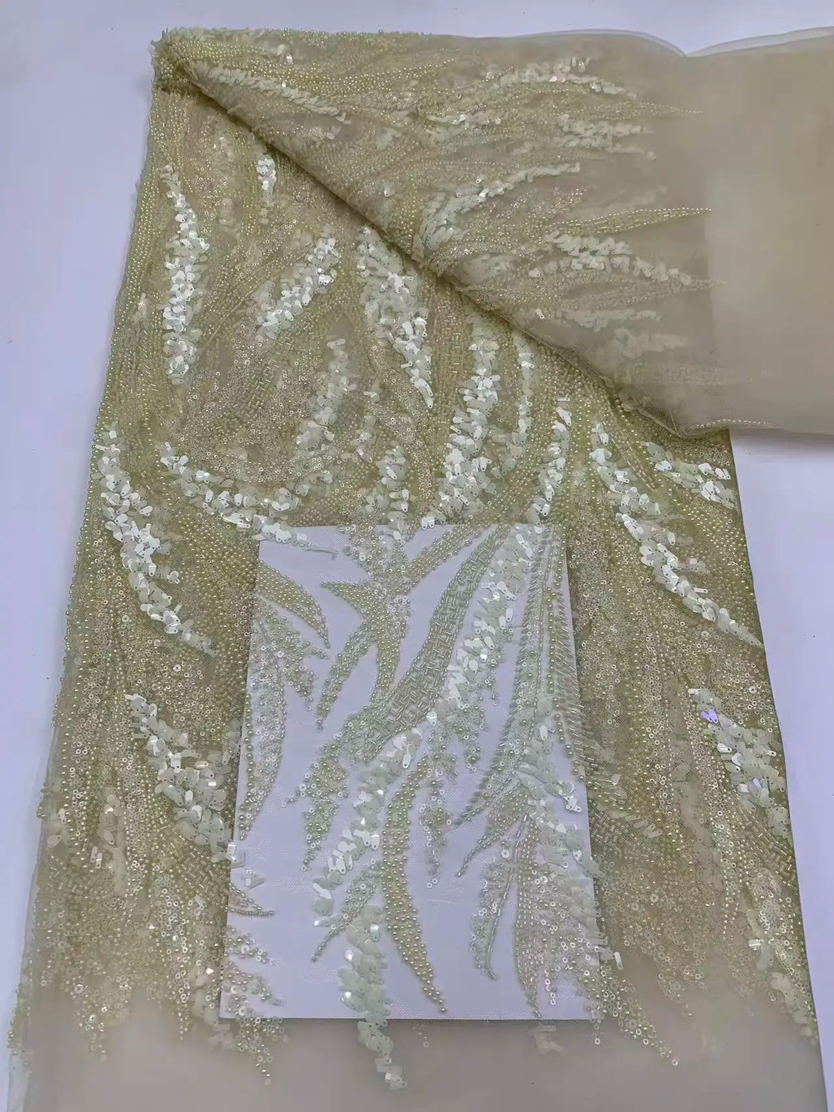 tissu dentelle polyester feuilles stylisées rouge élégant orné mariage fête