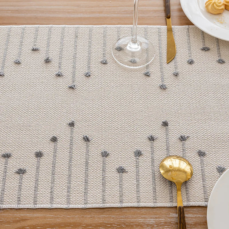 table table lin motif floral beige clair gris moderne rustique pompons brodé