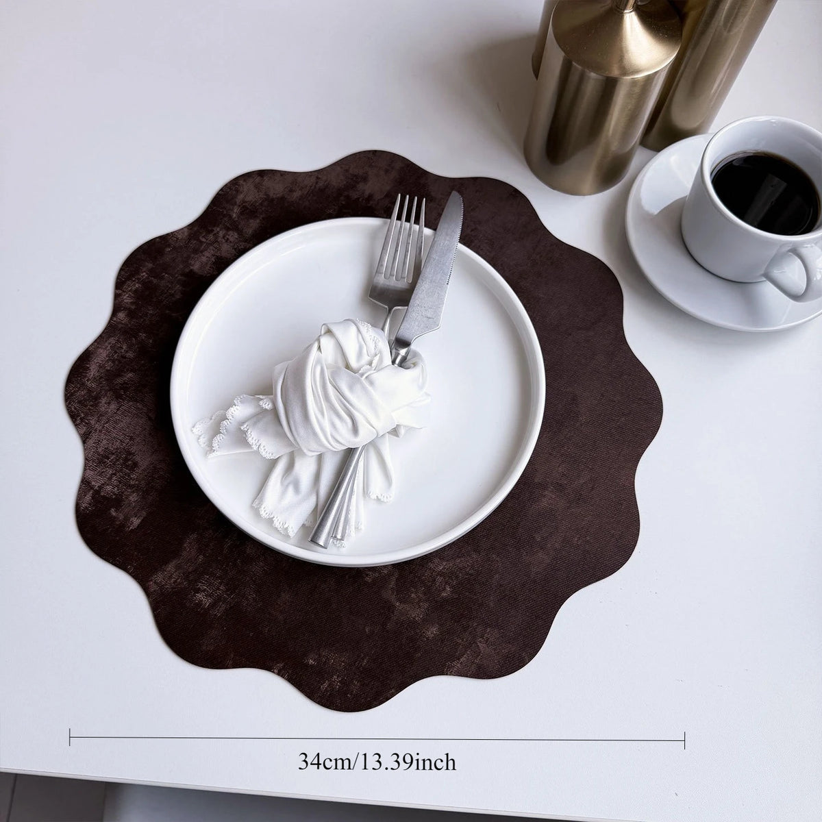 serviettes table moderne gris vert marron beige rose texture grunge élégant assiettes fourchettes tasses