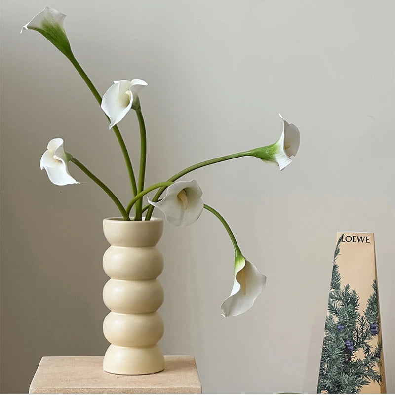 vase décoratif céramique moderne rouge noir fleurs artificielles boudiné opaque simple elegance