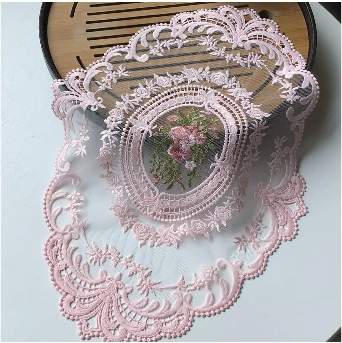 dentelle rose vintage tapis ovale floral brodé transparent romantique table erotique