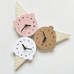 horloge murale forme glace rose blanc marron chiffres noirs deco enfantine originale