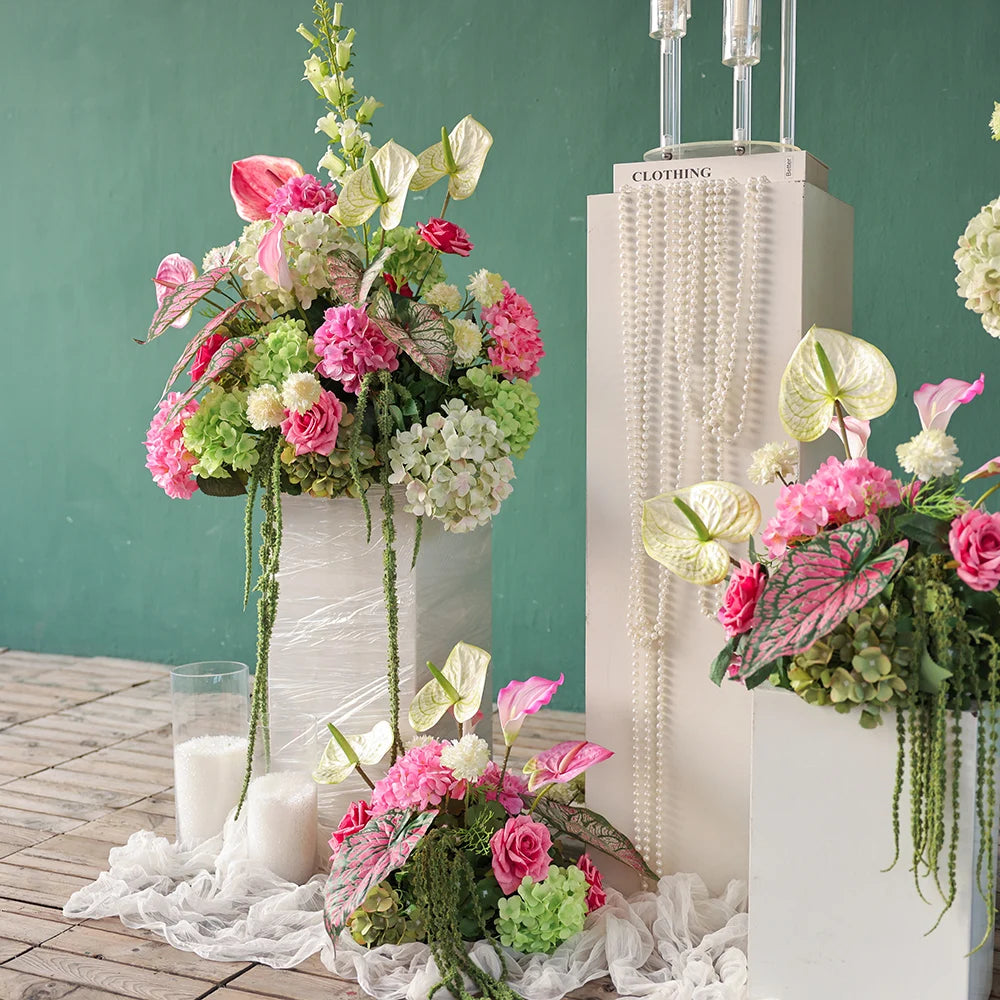 décoration événement mariage anniversaire hydrangea anthurium rose arrangement floral intérieur élégant moderne tropical vases