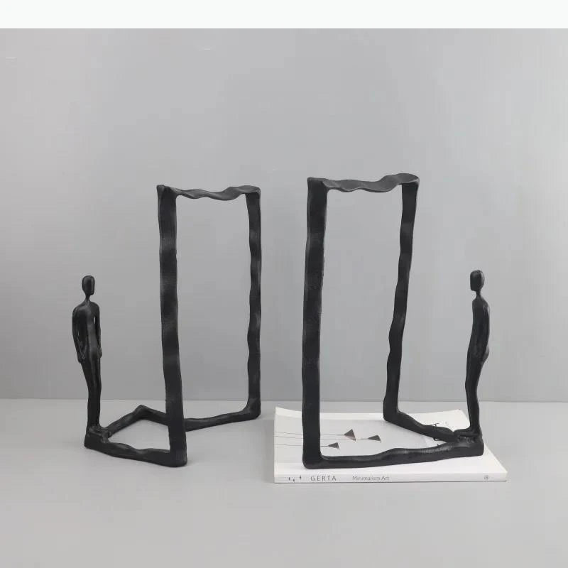 décoration moderne statue mannequin noir texture rugueuse support abstraction contemporaine minimalist esthétique