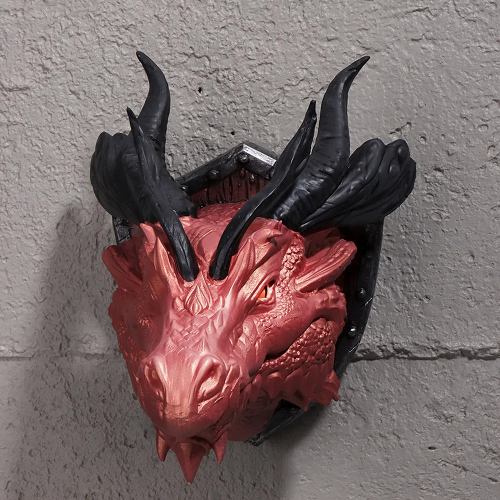 décoration murale tête dragon bouclier rouge or noir médiéval fantastique écailles détaillées rivets métalliques