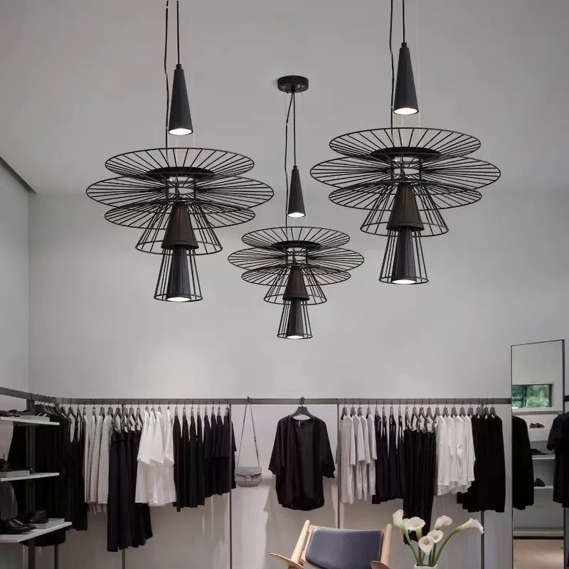 suspension lumineuse or noir contemporain minimaliste ampoule led intégrée fixation câbles métal superposé