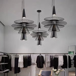 suspension lumineuse or noir contemporain minimaliste ampoule led intégrée fixation câbles métal superposé