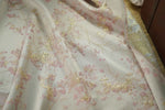 tissu brocart rose or motifs floraux semi transparent résistant élégant robe sac main