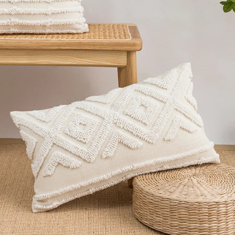 coussin brodé géométrique moderne toile coton couleur beige pompons décoratif