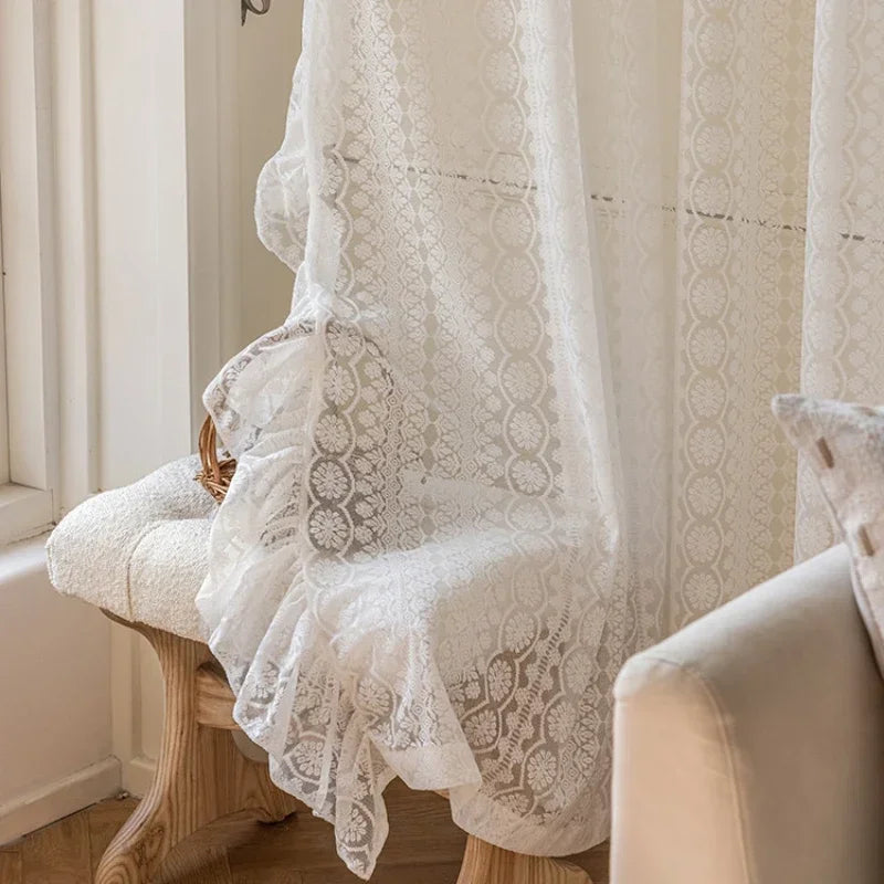 rideau blanc dentelle motifs floraux classique romantique translucide maison
