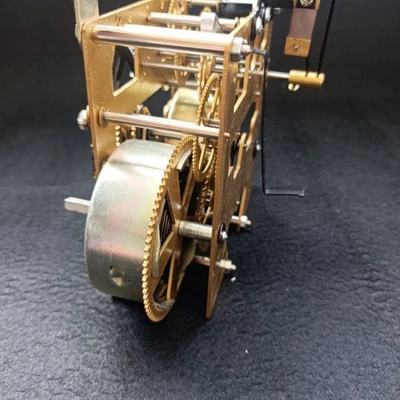 horloges mécaniques antiques dorées engrenages vis ajustables classique
