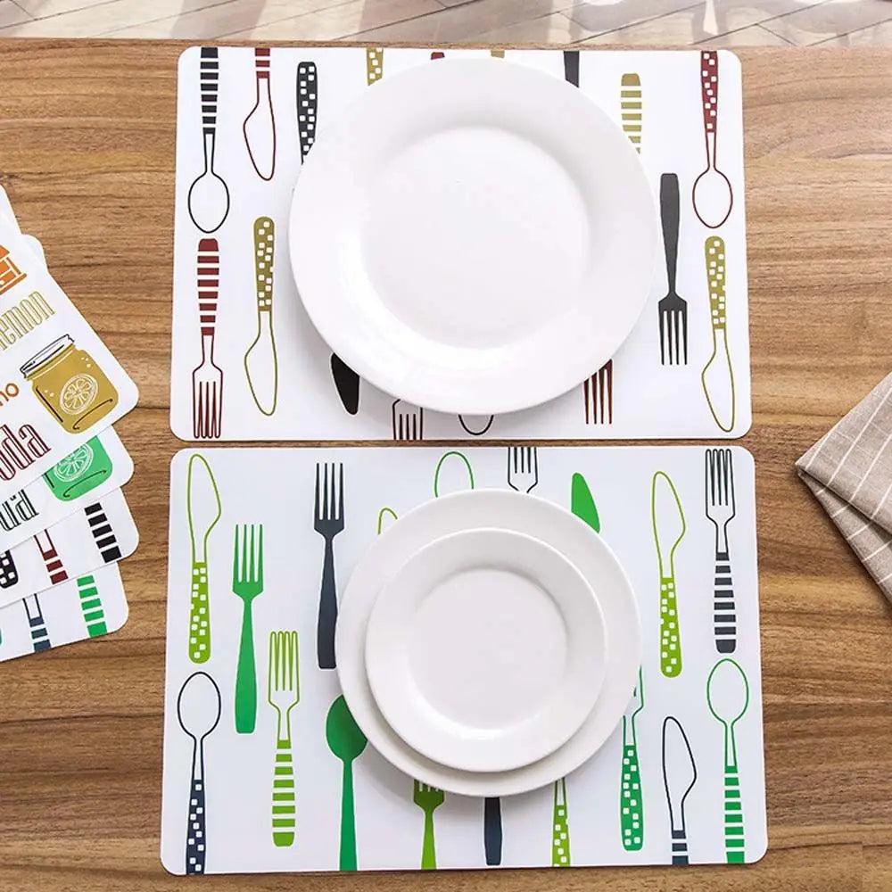 tapis table moderne blanc vert bleu noir couverts assiettes tasses raisins pomme citron respectueux
