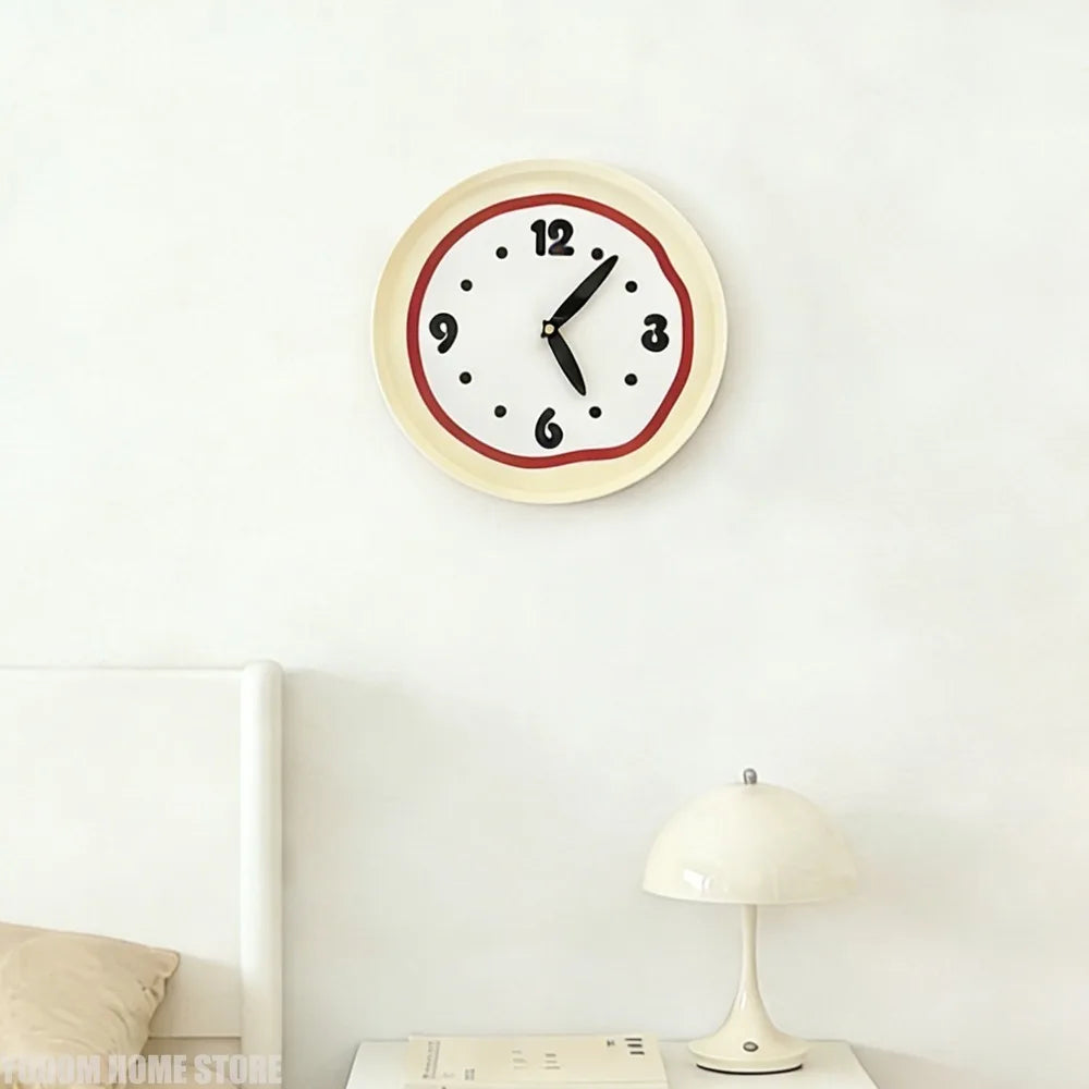 horloge murale moderne minimaliste rouge noir beige clair points texture ondulée fixée mur vintage