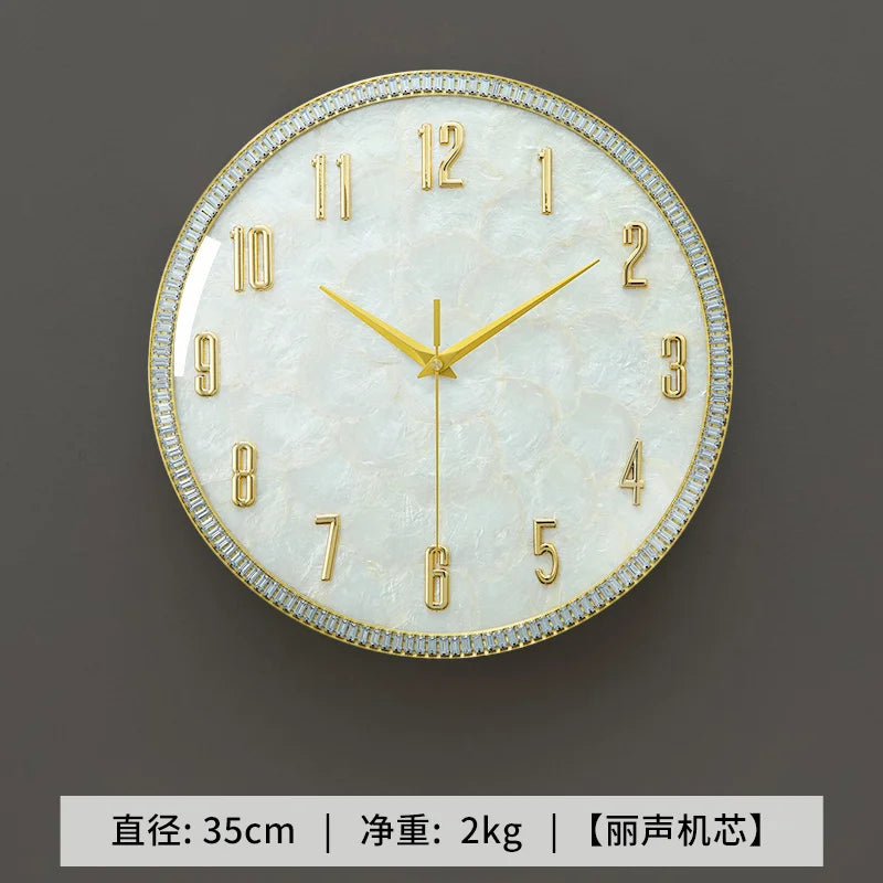 horloge murale moderne nacrée motifs veinés blanc doré irisation verte rose bleue
