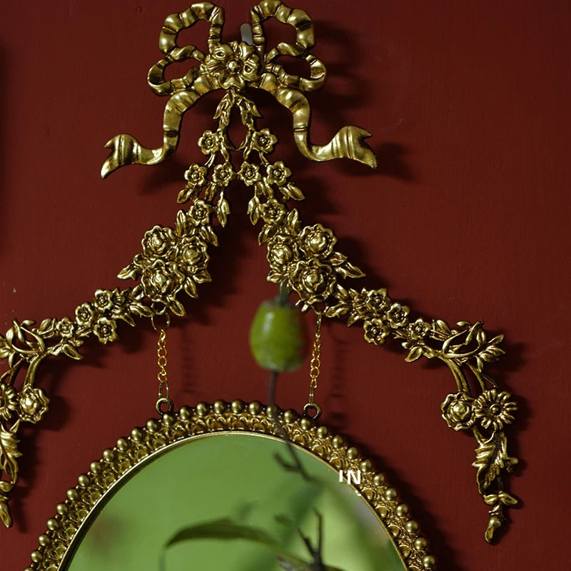 miroir ovale doré orné fleurs vintage baroque chambre coucher décoration murale