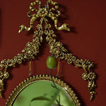 miroir ovale doré orné fleurs vintage baroque chambre coucher décoration murale