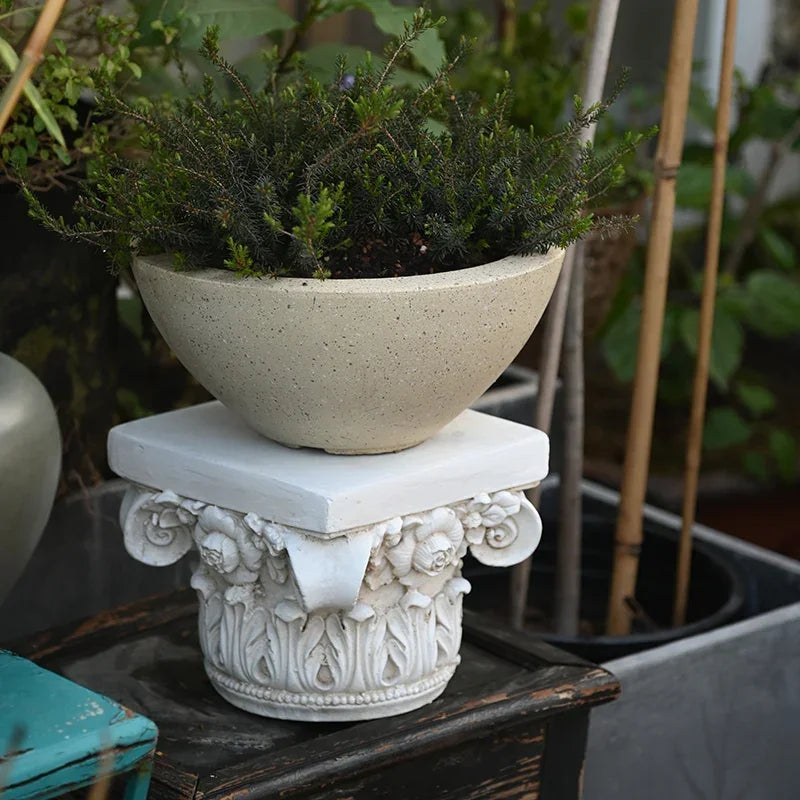 présentoir plantes colonne architecturale classique socle décoration intérieure antiques volutes feuilles ornementales stand fleuri