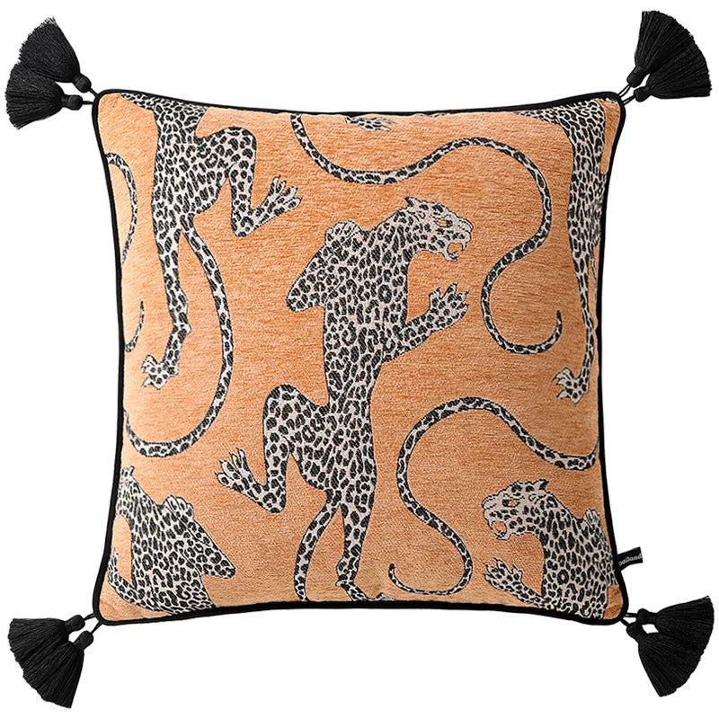 housse coussin carrée velours orange léopard noir pompons décoration salon moderne canapé