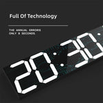 Détail de l'écran LED 3D de l'horloge murale affichant l'heure et la température