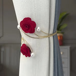 Accessoires fenêtre clips roses décor rouge élégant fixations rideaux