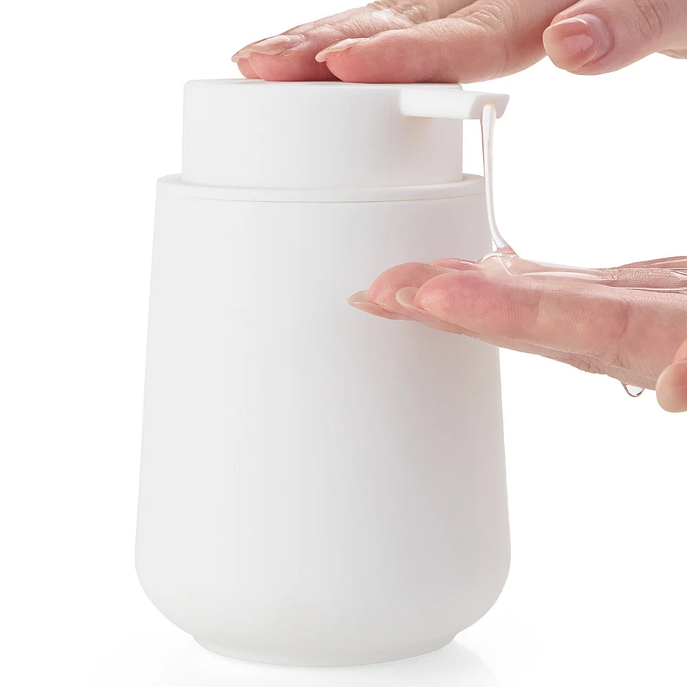 distributeur savon liquide noir mat moderne minimaliste plastique opaque rechargeable salle bain cuisine