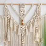 Tapisserie macramé dans une chambre à coucher ambiance boho