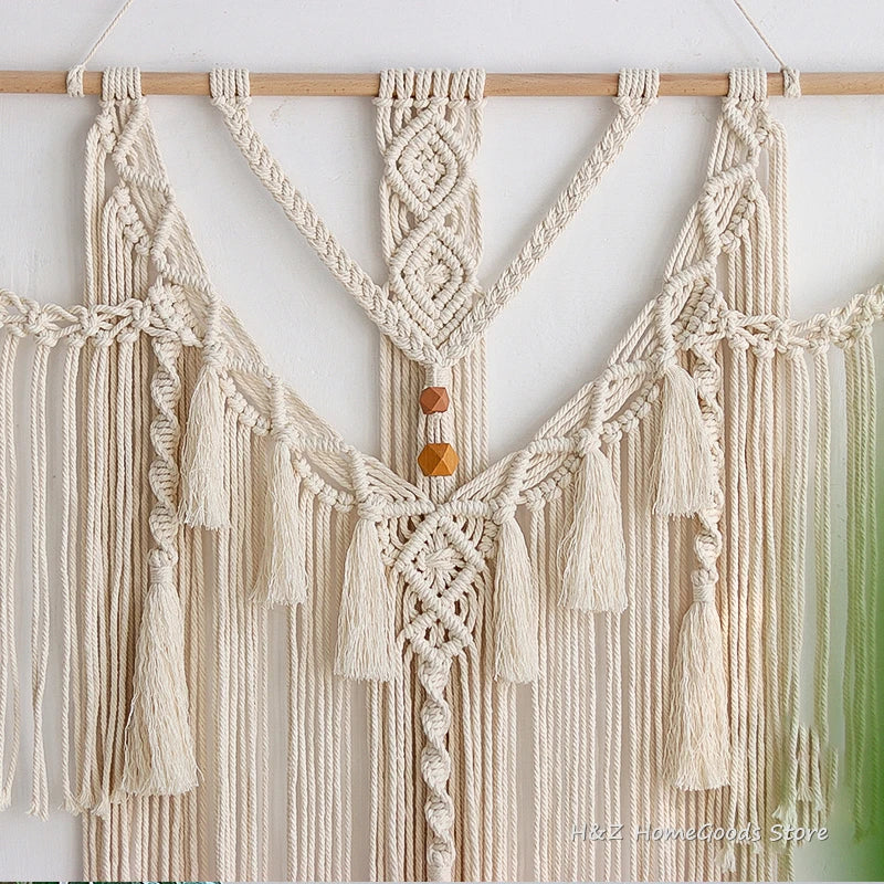 Tapisserie macramé dans une chambre à coucher ambiance boho