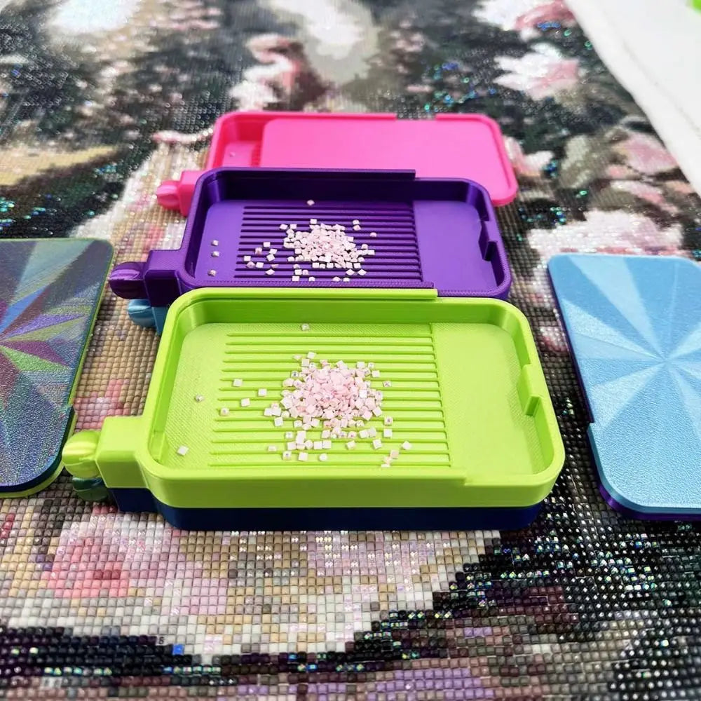 boîte violet vert bleu moderne motifs géométriques opaques roses