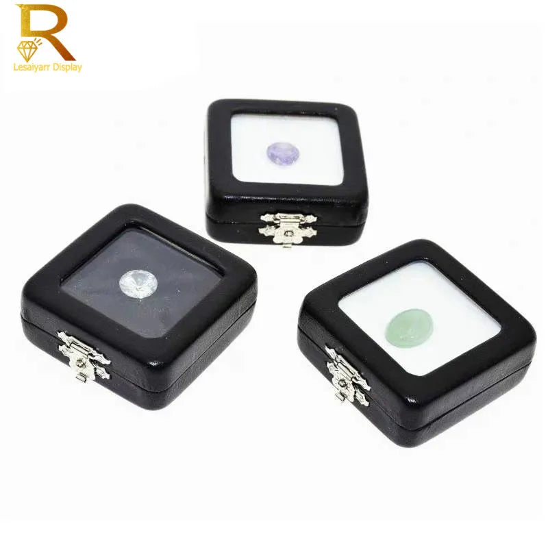 boîte bijoux noir velours intérieur classique clous serrure mat opacité organise pierres précieuses support