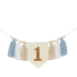 guirlande festivite couronne numerale deco chambre enfant motif pompon boho couleur neutre festive